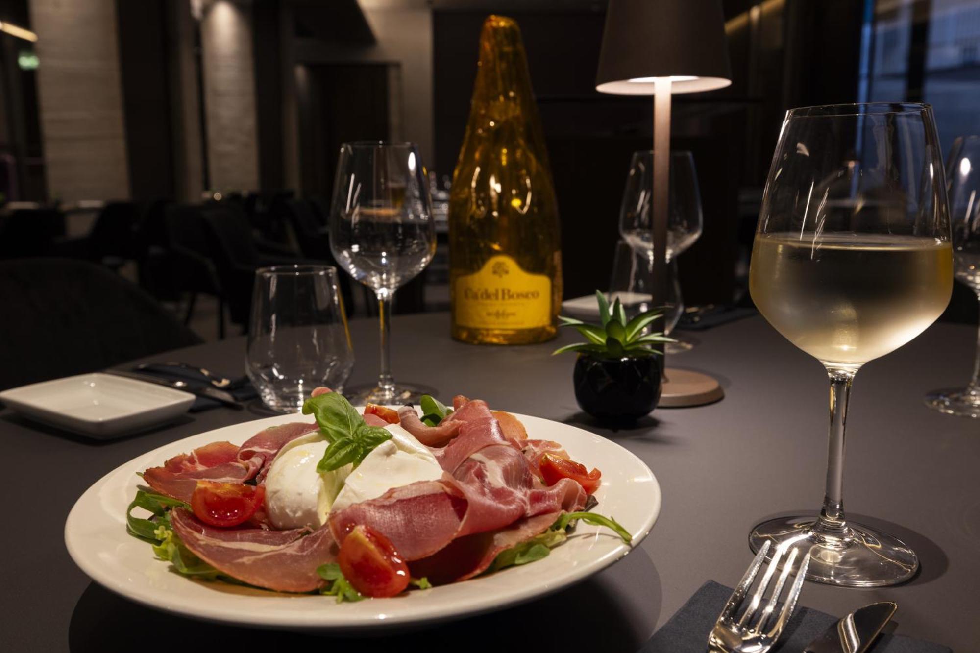 Joy 124 Hotel Milano Екстериор снимка